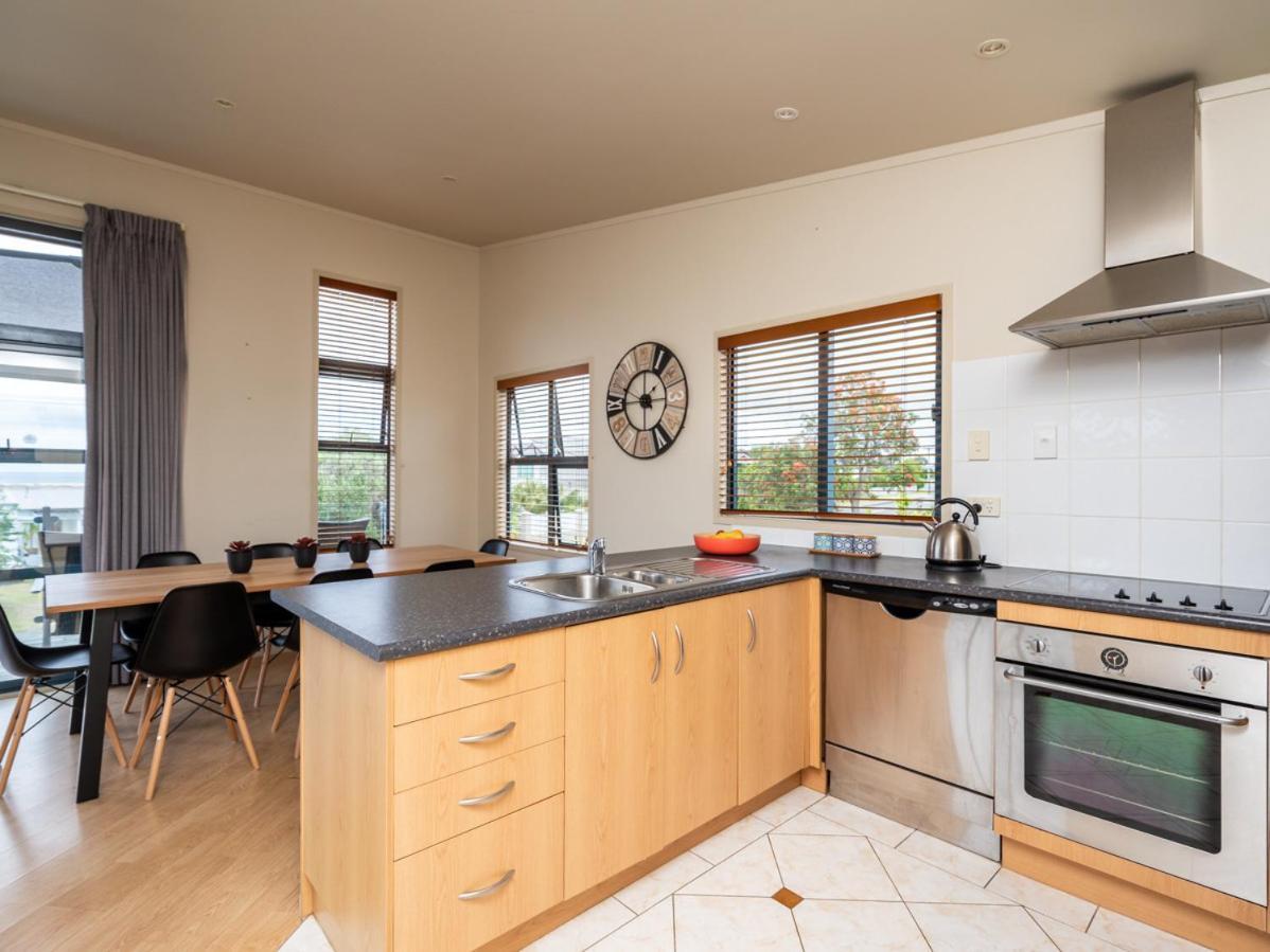 Oceans 8 - Mangawhai Heads Holiday Home Ngoại thất bức ảnh